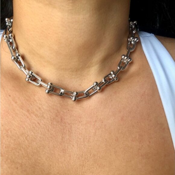 Hardware Bold Large Links U shaped Necklace - Picture 11 of 11